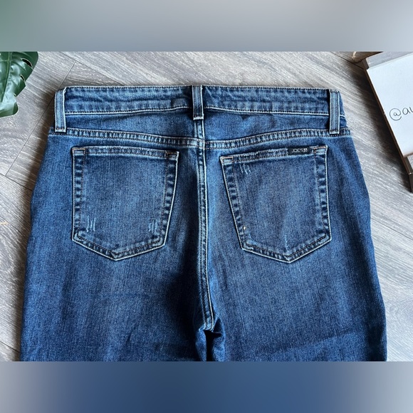 Joe's Jeans Distressed Boyfriend Slim Ankle Cigarette in Brushy Wash. Size 28 - Picture 5 of 11